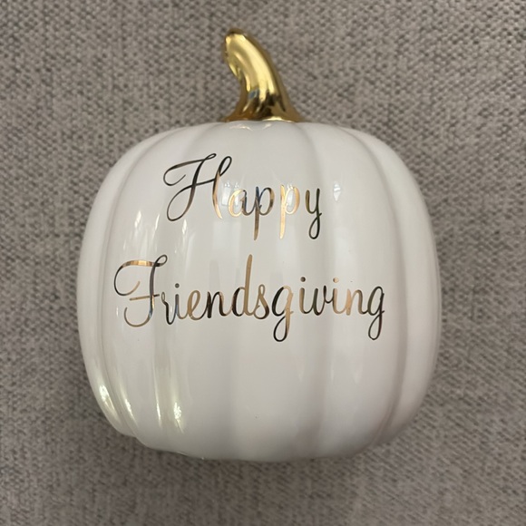 Friendsgiving Pumpkin - Picture 2 of 3